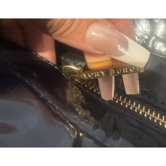 Auth. Tory Burch Bombe Tote Patent Leather Big Perforated Logo Navy Blue - Picture 9 of 10